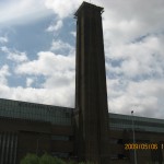 Tate Modernは火力発電所の建物を再生。煙突もそのまま。